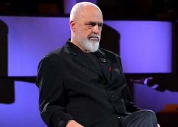 Rama tregon liritë që ka “humbur” nga politika.Fevziu i kujton foton nudo nga plazhi