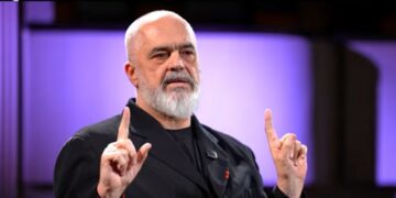 “Kur përmenda emrin e Enver Hoxhës”,Rama flet për “refleksionet” e 35 viteve më parë