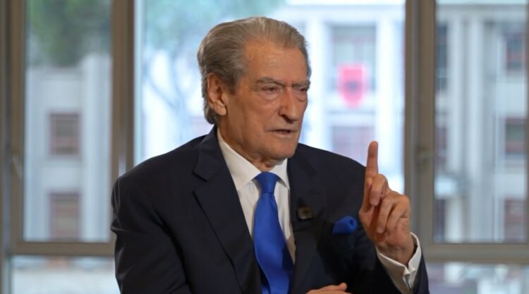 Berisha tregon se kur është takuar për herë të parë me Azem Hajdarin