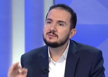 Salianji “thumbon” Berishën: Rama nuk rrëzojet me muzikë poshtë zyrës