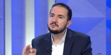 Salianji “thumbon” Berishën: Rama nuk rrëzojet me muzikë poshtë zyrës