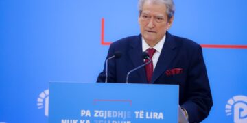 “Kafeja” e demokratëve të pakënaqur, Berisha: I pres ata që kërkojnë të më takojnë