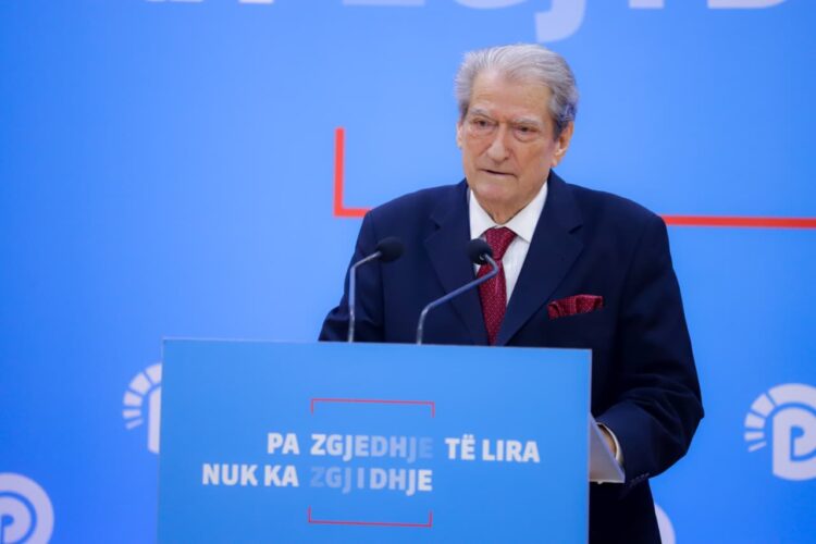 “Kafeja” e demokratëve të pakënaqur, Berisha: I pres ata që kërkojnë të më takojnë