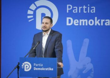 Berisha largon Ervin Salianjin si drejtues politik në Njësinë 6 në Tiranë