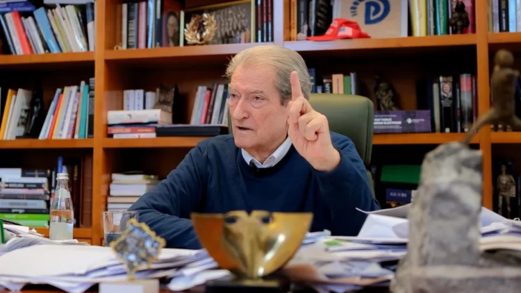 Berisha mesazh Lapajt dhe Shehajt: I kemi ftuar, por po tregohen opozitë e opozitës