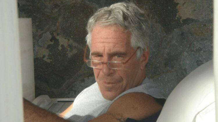 Kush dhe çfarë përfshihet në dosjet Epstein?