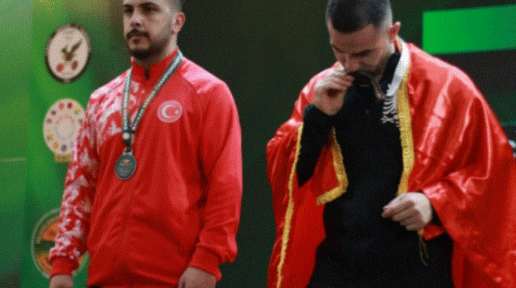 Peshëngritje/ Briken Calja kampion absolut i Ballkanit, rekord të ri në shkëputje