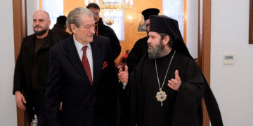 Berisha uron besimtarët shqiptarë për festën e Krishtlindjes:Le të festojmë me besim