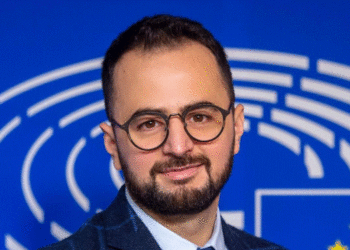 Avokat i Popullit me firmat e PD dhe me votat e PS, reagon Endrit Shabani