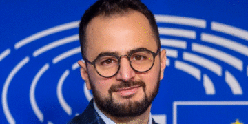 Avokat i Popullit me firmat e PD dhe me votat e PS, reagon Endrit Shabani