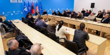 “Fjalën gënjen tërhiqe”, debate mes kreut të PD dhe Ervin Salianjit