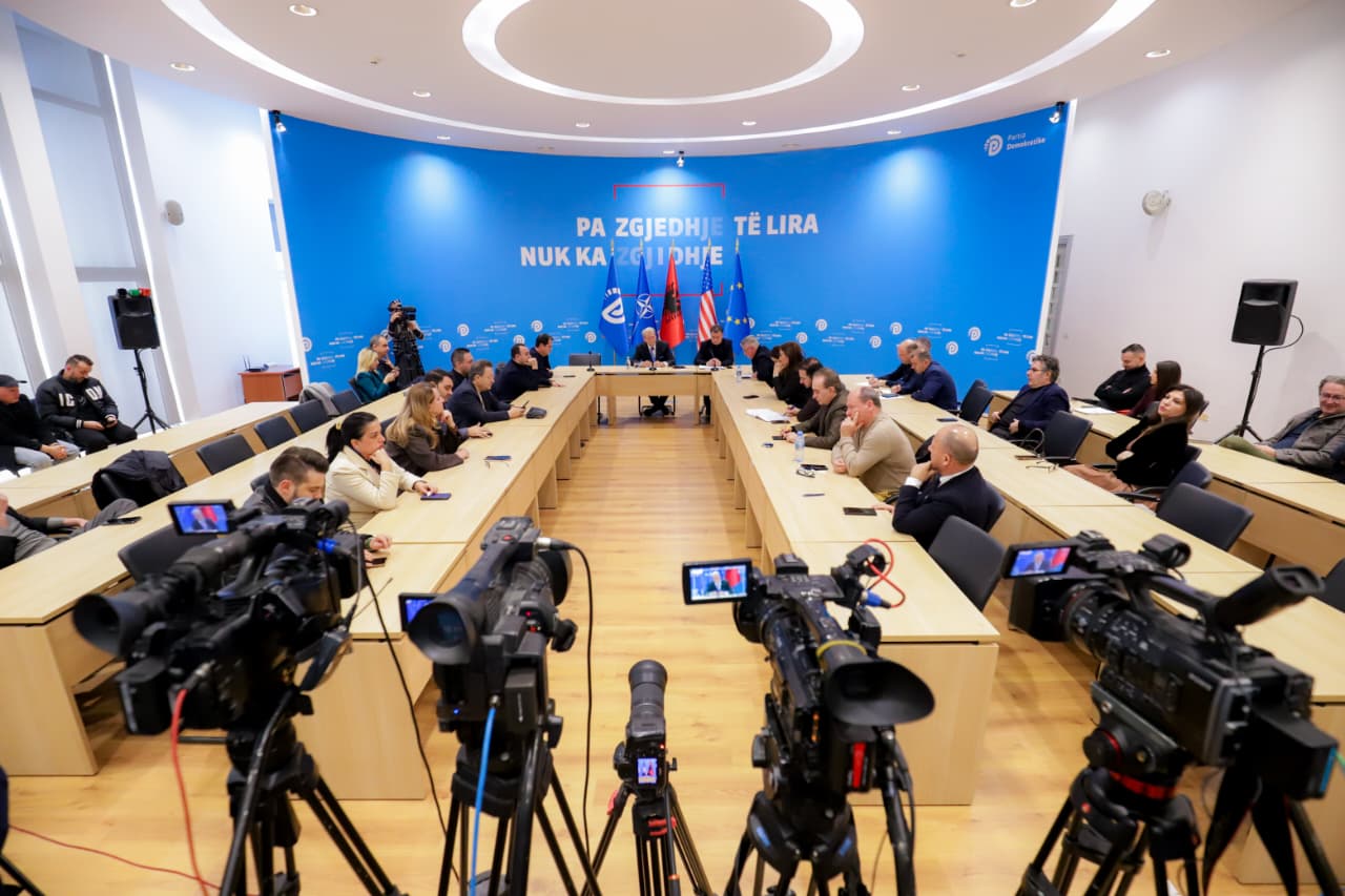 Berisha Sakrifica jonë për të larguar këtë qeveri  kush nuk përgjigjet dot del anash