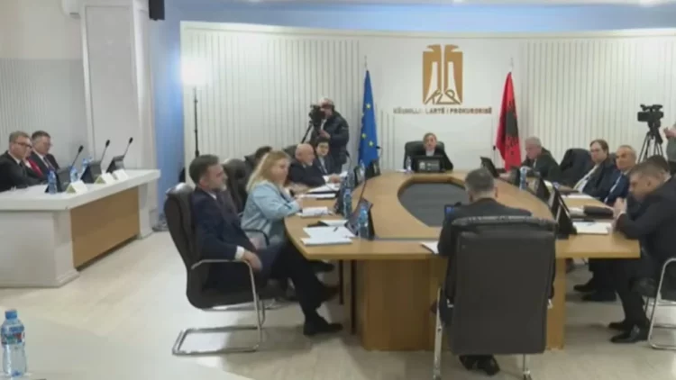 “Nëse vij në zyrën tënde për çështje…”/ Xholi anëtares së KLP:Do të sajdisja me kafe