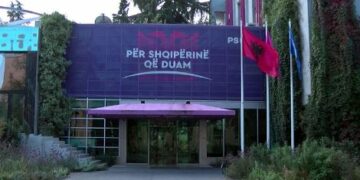 Mblidhet grupi parlamentar i PS, të pranishëm Rama dhe Balluku