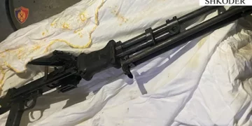 Dy automjete të djegura qëllimisht në Shkodër, autori 19-vjeçar i armatosur