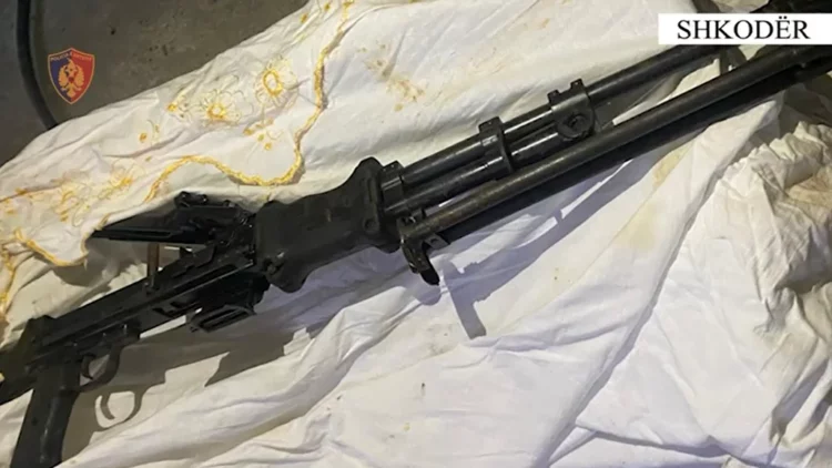 Dy automjete të djegura qëllimisht në Shkodër, autori 19-vjeçar i armatosur