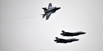 Avionë luftarakë amerikanë i afrohen hapësirës ajrore të Venezuelës