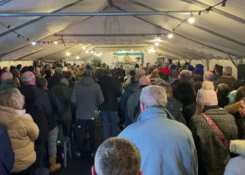 Protestë dhe festë, fermerët francezë ndjekin meshën e Krishtlindjes në rrugë