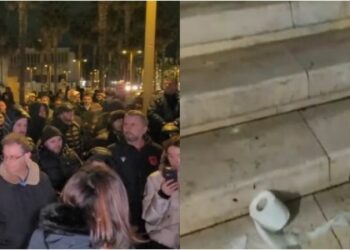 Përmbytjet në Durrës/ Protestë para bashkisë, qytetarët kërkojnë dëmshpërblim