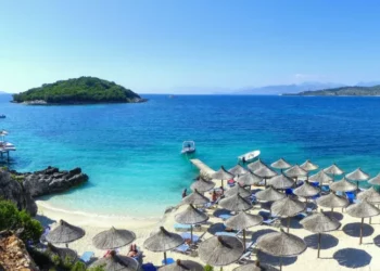 “Mirror”: Turistët britanikë zgjedhin Rivierën Shqiptare