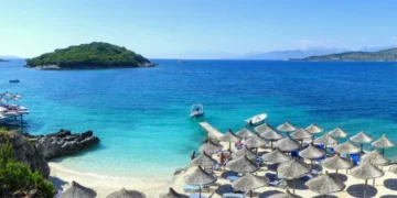 “Mirror”: Turistët britanikë zgjedhin Rivierën Shqiptare