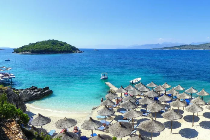 “Mirror”: Turistët britanikë zgjedhin Rivierën Shqiptare