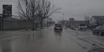 Reshjet e shiut në Kukës/ Përmbyten rrugë dhe lagje në qytet, banorët të izoluar