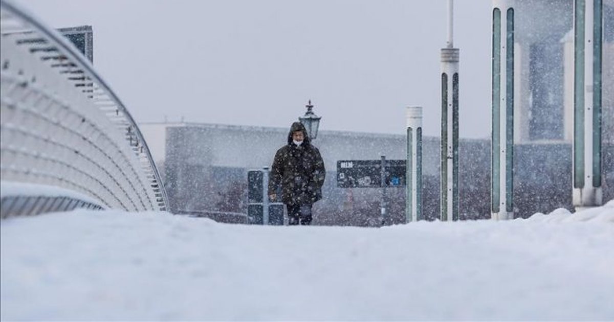 Gjermani Stuhia e akullit mbyll shkollat  anulon fluturimet dhe paralizon hekurudhat