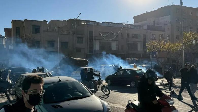 Trump paralajmëron Iranin se SHBA do të ndërhyjë nëse vriten protestuesit