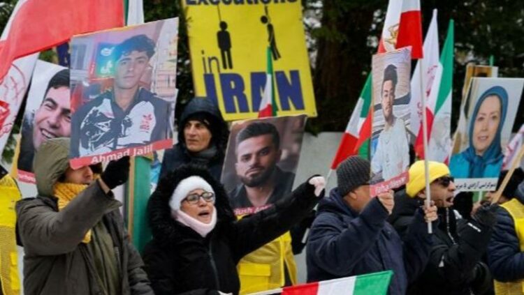 Protestat masive trondisin Iranin, raportohen për 16 viktima