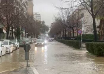 Biznese dhe banesa të përmbytura, Rama bën ironi: Pse s’më fajëson mua edhe Italia