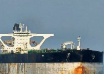 SHBA sekuestron anijen cisternë me flamur rus