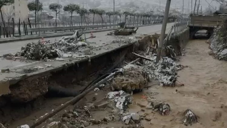 Pogradec/ Dëmtohet rruga nga reshjet e shiut