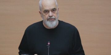 Qytetarët të përmbytur, Rama: Bëni durim, nuk është nevoja për britma