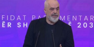 Rama mbledh grupin e PS: Brenda 2 vitesh të përmbushim kriteret për integrimin në BE