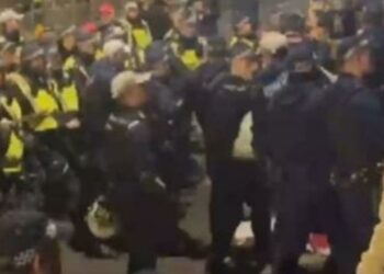 Protesta të dhunshme para ambasadës iraniane në Londër