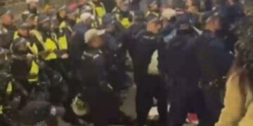 Protesta të dhunshme para ambasadës iraniane në Londër