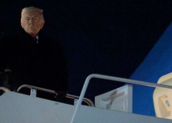 Udhëtonte për në Davos, Air Force One i Trump pëson defekt