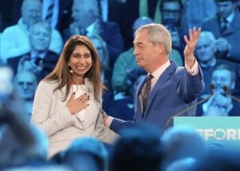 Ish-Sekretarja e Brendshme britanike Braverman, bashkohet me ekstremin e djathtë