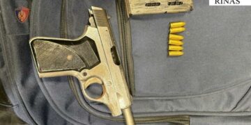 Do trafikonte armën drejt Italisë, në pranga 30-vjeçari në Rinas