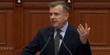 “Lapanjos, lëri dënglat”, përplasen Balla e Bardhi në Parlament