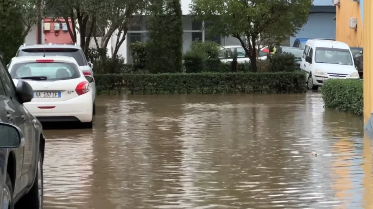 Moti i keq në qarkun Lezhë/Rritet niveli i lumit Drin dhe Mat,përmbytje në disa zona