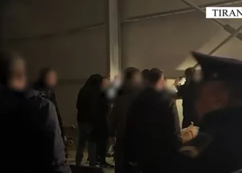 I morën 40 000 euro një personi duke e mashtruar, identifikohen autorët, 3 në pranga