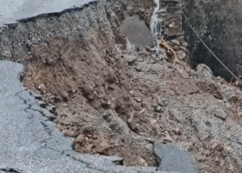 Rrëshqitje masive e dheut, bllokohet aksi Ura e Shtrejtë-Prekal