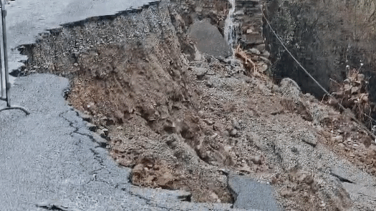 Rrëshqitje masive e dheut, bllokohet aksi Ura e Shtrejtë-Prekal