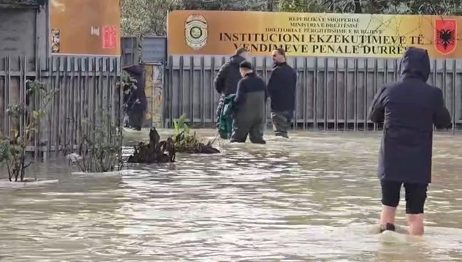 Ministri i Drejtësisë, me çizme në burgun e përmbytur të Durrësit