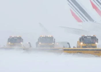 Dimri mbërthen Europën: Kaos në trafik nga dëbora dhe ngricat
