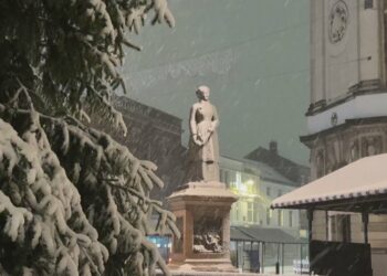 Moti i keq shkakton ndërprerje të energjisë elektrike në Francë dhe Britani