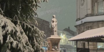 Moti i keq shkakton ndërprerje të energjisë elektrike në Francë dhe Britani