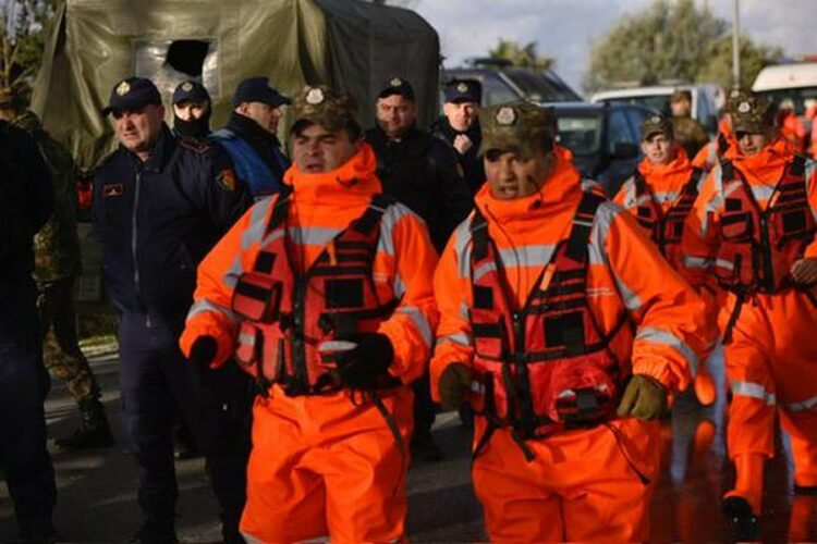 Përmbytjet,Ministria e Mbrotjes:Mbi 155 efektivë në terren për të ndihmuar qytetarët